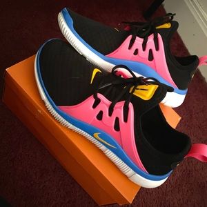 WOMENS NWOB NIKES SZ 11